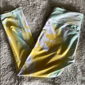 XS Fabletics Capris - SUMMER STYLE